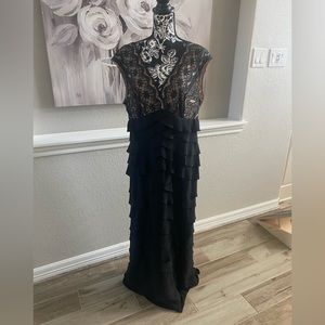 Adrianna Pappell Formal Full Length Dress w Tulip Skirt Black and Nude 14W